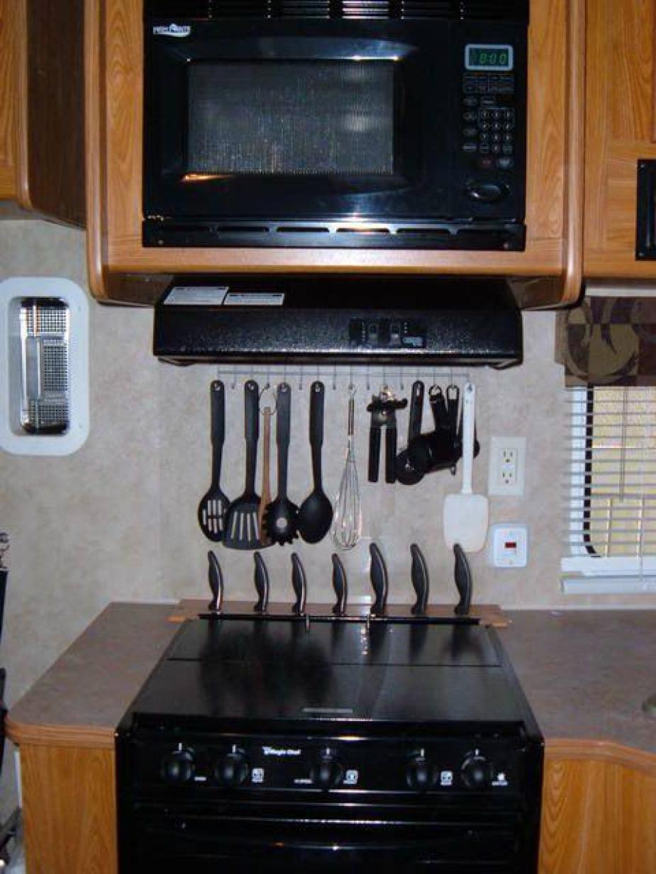 cooking-utensils-hanging-rack