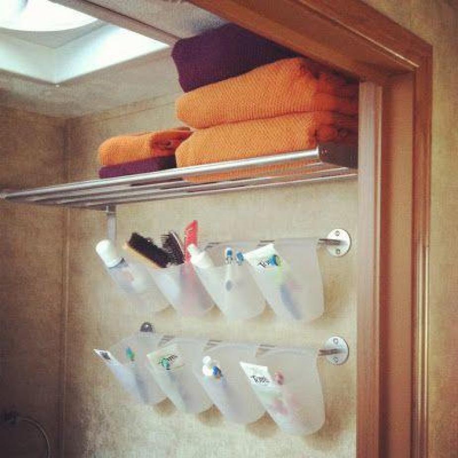camper-bathroom-hanging-containers